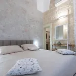 Dimora Monsignore Centro Storico *