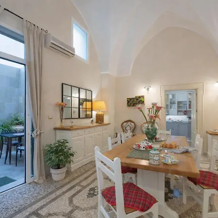 Dimora Monsignore Centro Storico Apartman Lecce